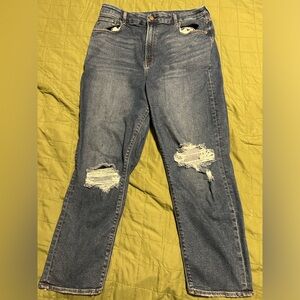 American Eagle curvy short mom jean